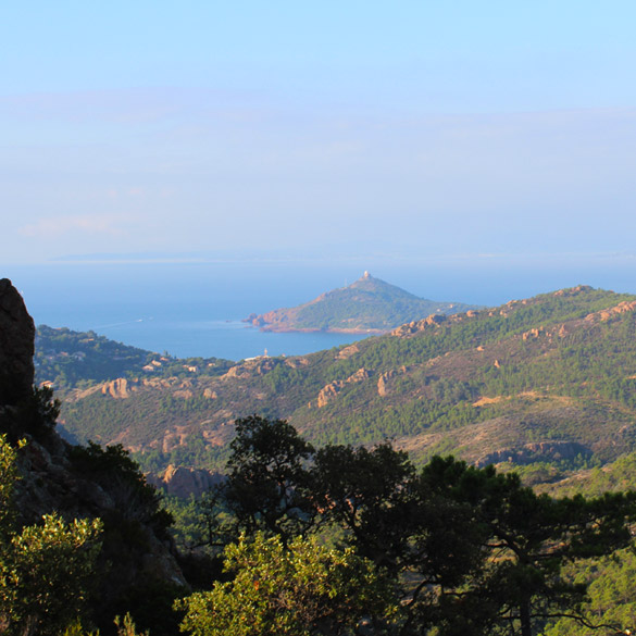 Vue aérienne d'Anthéor depuis le massif de l'Estérel
