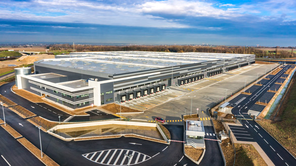 Plateforme logistique photographiée par un drone